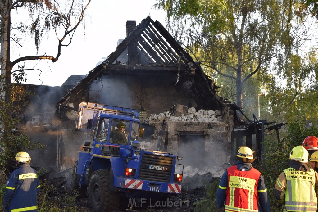 Grossfeuer Einfamilienhaus Siegburg Muehlengrabenstr P0983.JPG - Miklos Laubert